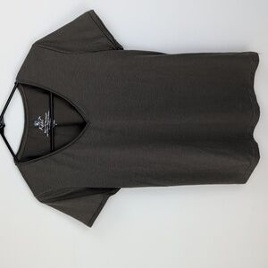 Kuhl size small olive green Juniper v-neck short sleeve tee